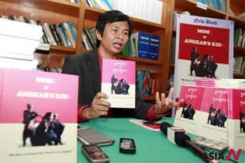 캄보디아 언론인, ‘크메르 루주’ 재판 회고록 출간