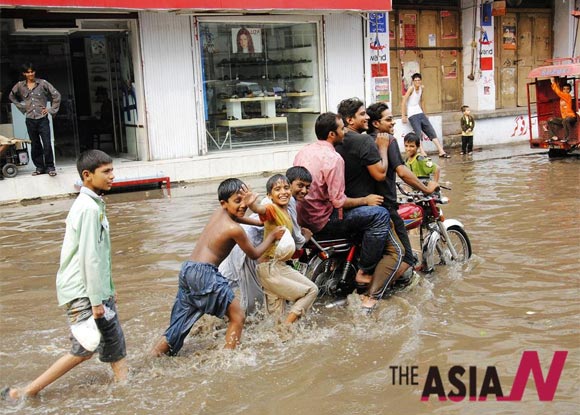 홍수나도 즐거운 파키스탄 동심