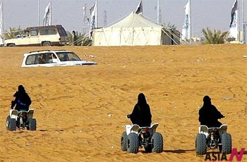 사우디 이제 여성도 자전거 탈 수 있어?!