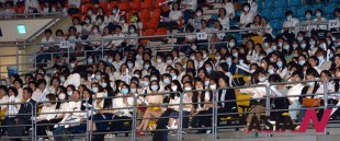 6월19일 오후 서울 올림픽공원 체조경기장에서 열린 2015 서울 세계 간호사대회 개회식에 참석한 간호사들이 마스크를 쓰고 있다.