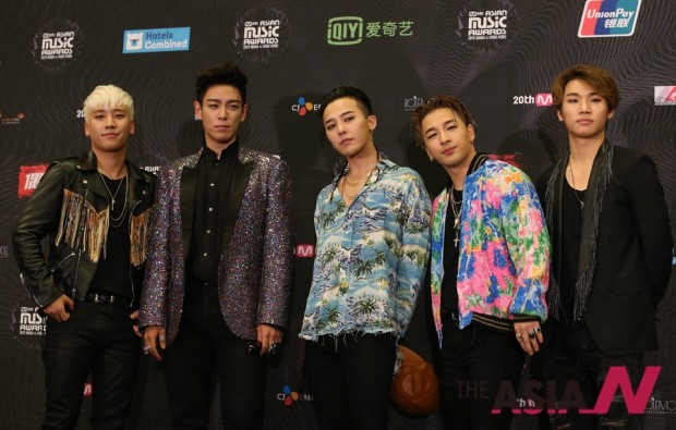 Members of South Korea boy band Big Bang pose for the photographers after winning the Artist of the Year of the 2015 Mnet Asian Music Awards (MAMA) in Hong Kong, Wednesday, Dec. 2, 2015. (AP Photo/Kin Cheung)