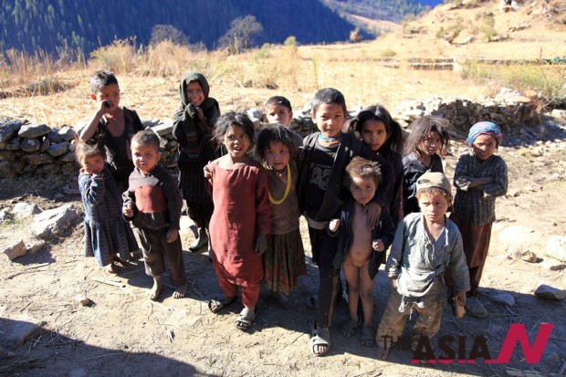 주팔(2,475m) 인근에서 촬영한 어린이들. 이방인에 대한 관심이 아이들 해맑은 얼굴에 가득하다.
