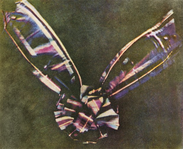 제임스 클럭 맥스웰이 1861년 만들어낸 최초의 컬러 사진