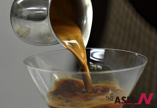 카페인은 커피에서 발견된 화학성분이지만, 일상에서 쉽게 접하는 음료에도 적잖게 들어 있다. 