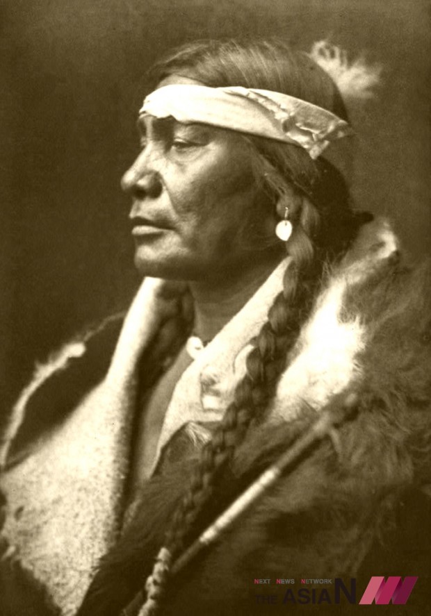 Edward_S._Curtis_Collection_People_013
